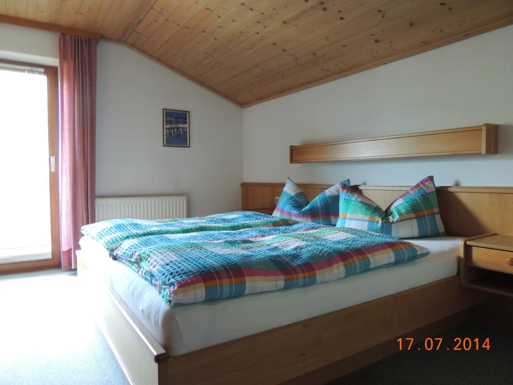 Haus Arnika Appartement Lermoos Kamer foto