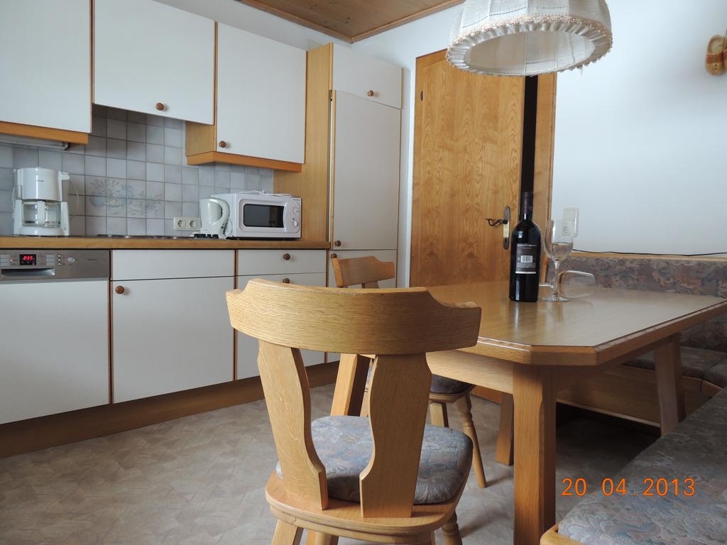 Haus Arnika Appartement Lermoos Kamer foto